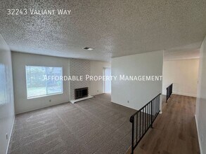 32243 Valiant Way in Union City, CA - Building Photo - Building Photo