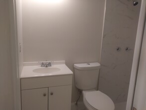 11842 SW 37 Ter, Unit Rear in Miami, FL - Building Photo - Building Photo