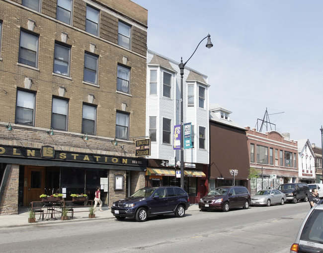 2436 N Lincoln Ave in Chicago, IL - Foto de edificio - Building Photo