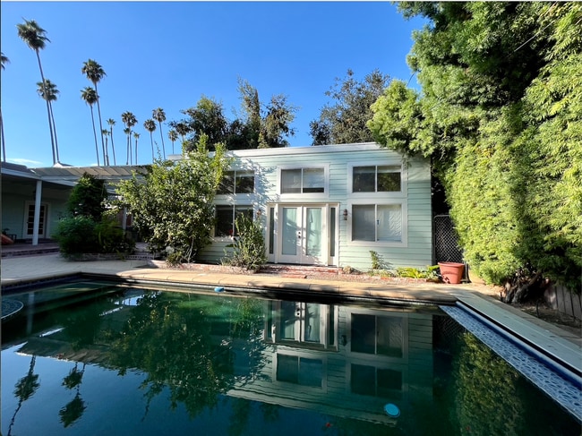 1622 N Sierra Bonita Ave in Los Angeles, CA - Building Photo - Building Photo