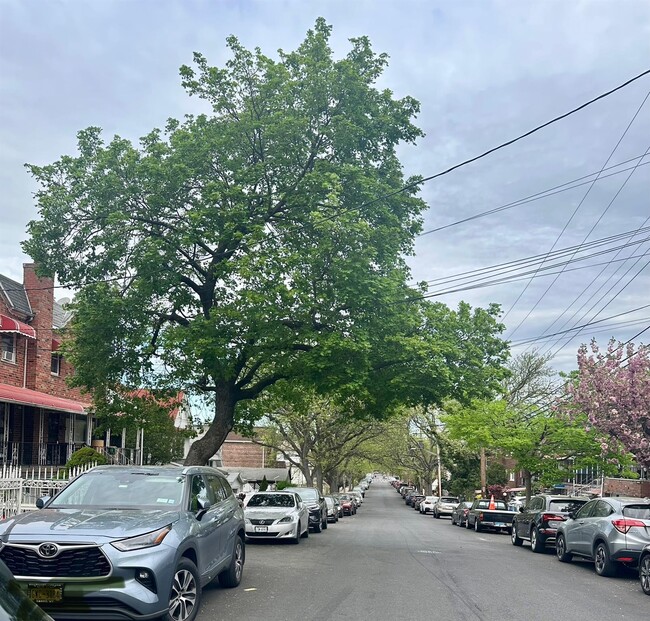 property at 4029 Murdock Ave