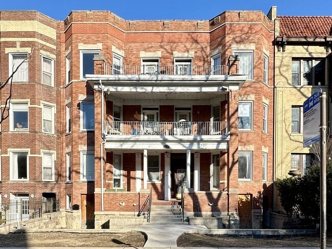 property at 6711 N Sheridan Rd