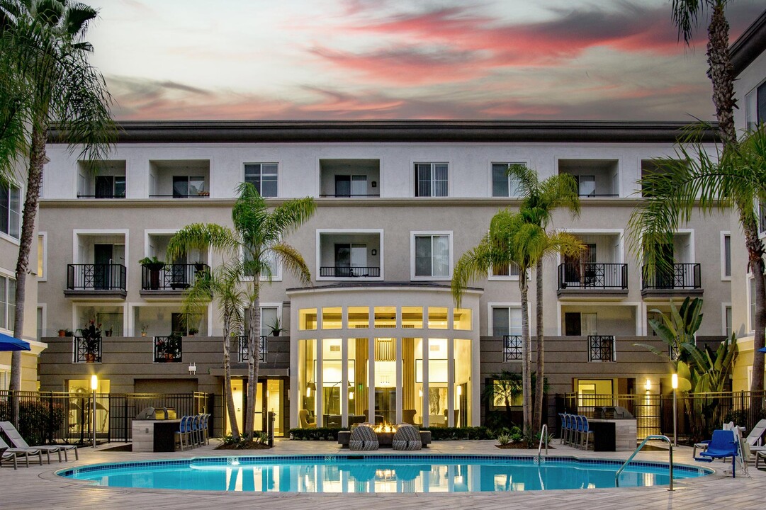 Tierra del Rey in Marina Del Rey, CA - Foto de edificio