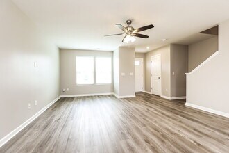 1316 Isabella Ln in La Vergne, TN - Foto de edificio - Building Photo