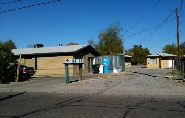 2325 W Turney Ave in Phoenix, AZ - Foto de edificio