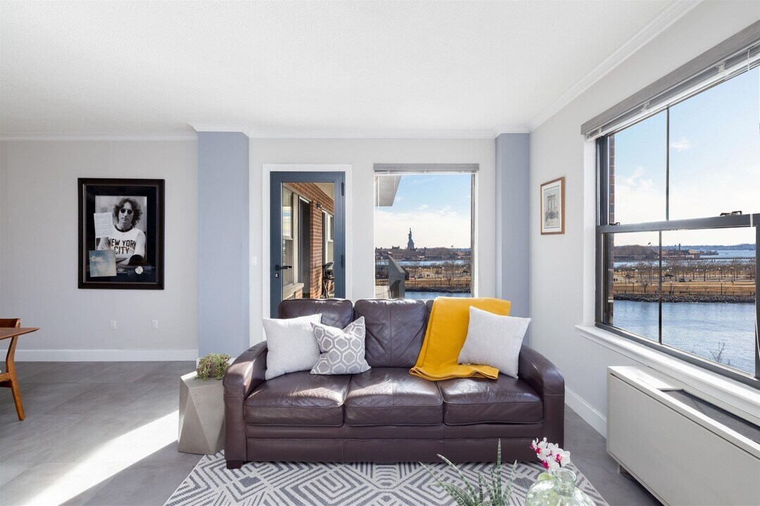 1 Greene St in Jersey City, NJ - Building Photo