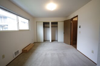 Bitter Lake Apartments in Seattle, WA - Foto de edificio - Building Photo