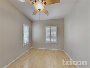 16825 N 14th St in Phoenix, AZ - Foto de edificio - Building Photo