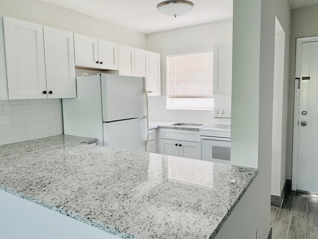 1113 Lake Ter, Unit 107 in Boynton Beach, FL - Building Photo - Building Photo