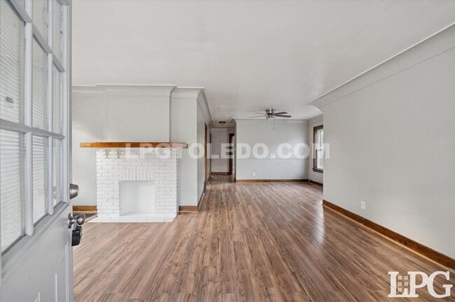 2224 W Sylvania Ave in Toledo, OH - Building Photo - Building Photo