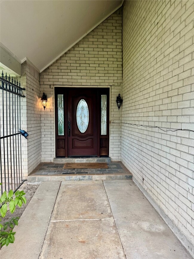 10103 Lost Trail St in Houston, TX - Foto de edificio - Building Photo