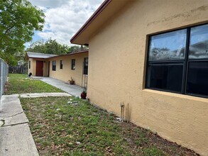 228 NW 12th St in Pompano Beach, FL - Foto de edificio - Building Photo