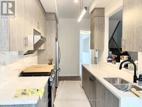 10 Pantheon Ln in Markham, ON - Building Photo - Building Photo