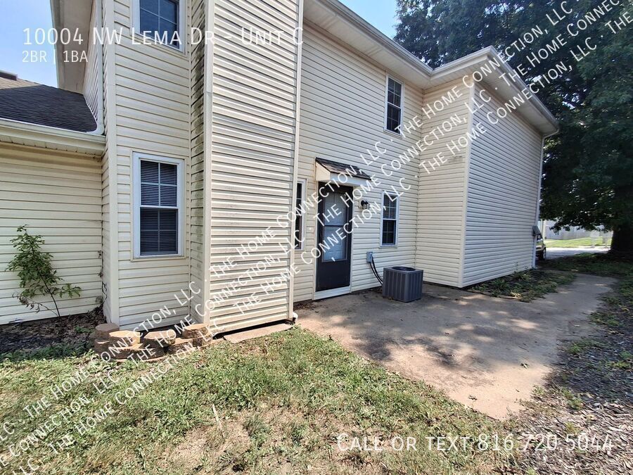 10004 NW Lema Dr in Parkville, MO - Building Photo
