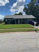 7926 Avenal Loop in New Port Richey, FL - Building Photo