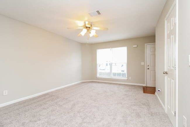 8029 Logan Dr in La Vergne, TN - Building Photo - Building Photo