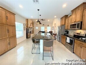 1910 Fuller Dr in Canyon Lake, TX - Building Photo - Building Photo