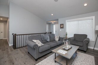 3427 Lakeridge Pl NW in Rochester, MN - Building Photo - Building Photo