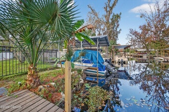 56320 Cherry Tree Rd in Astor, FL - Building Photo - Building Photo