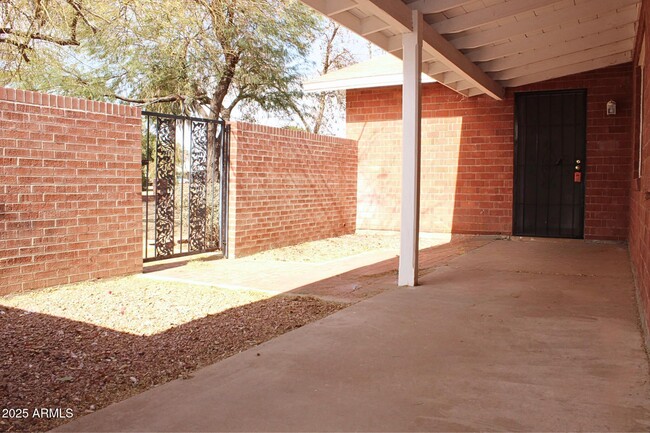 1410 N Brown Ave in Casa Grande, AZ - Building Photo - Building Photo