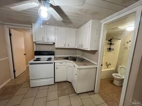 1036 Hawthorn Dr in Pensacola, FL - Building Photo - Building Photo