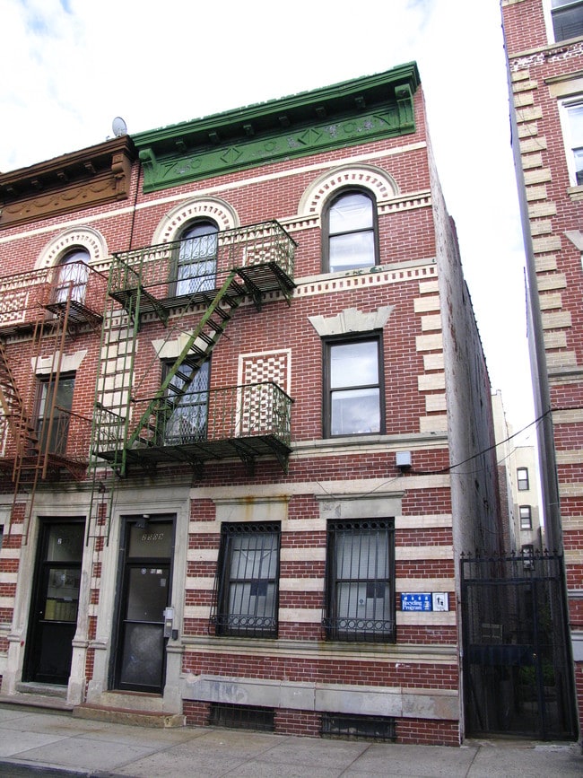 2509 Hughes Ave in Bronx, NY - Building Photo - Building Photo