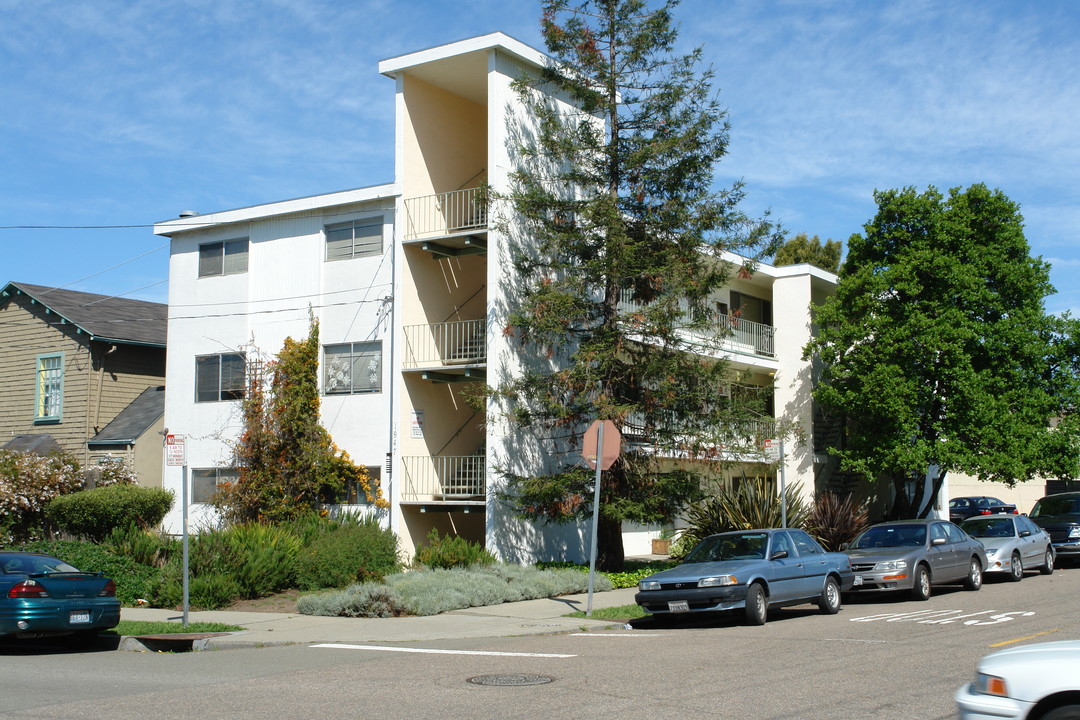 1947 Oregon St in Berkeley, CA - Building Photo