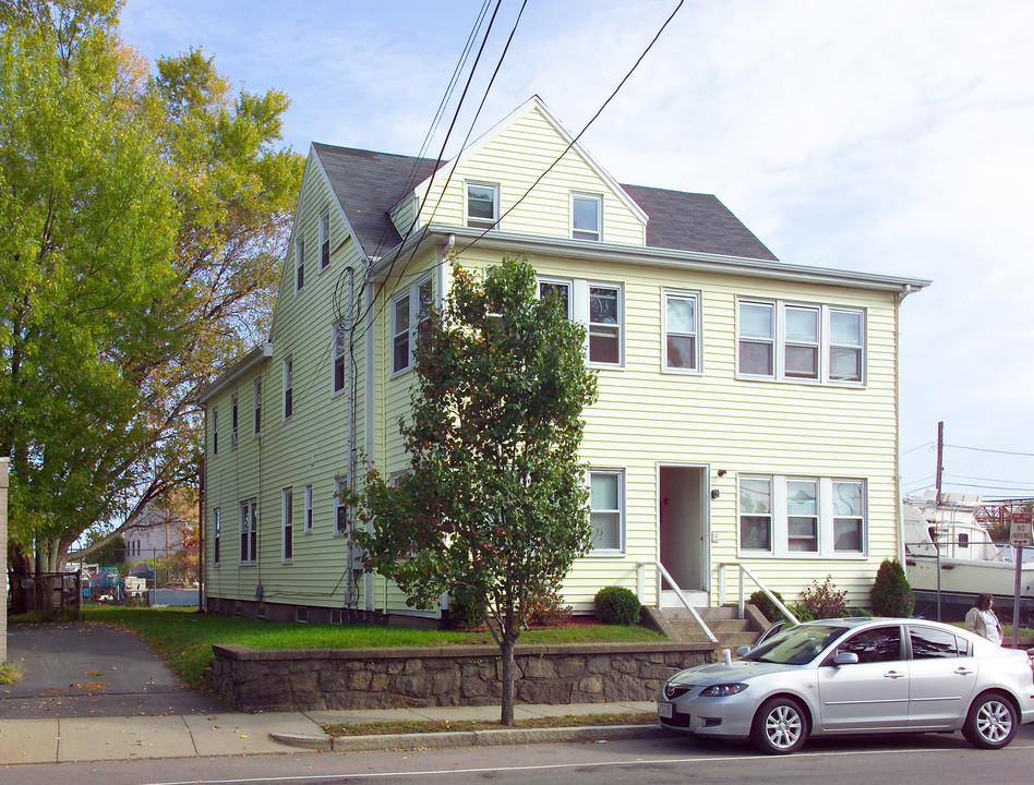 589 South St in Quincy, MA - Building Photo