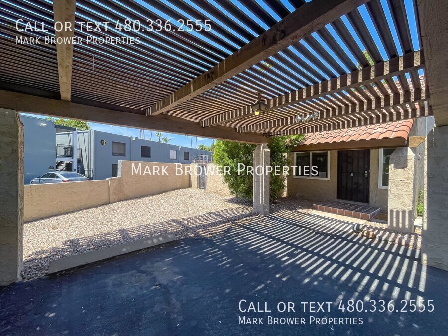 4555 E Rhonda Dr in Phoenix, AZ - Foto de edificio
