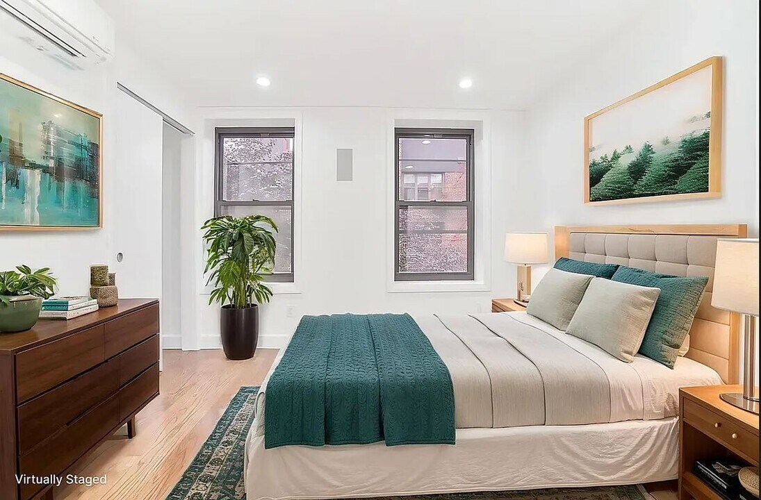519 E 6th St in New York, NY - Building Photo