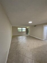 200 W Park Dr in Miami, FL - Building Photo - Building Photo