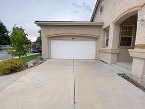 4550 Mt Bachelor Dr in Sparks, NV - Building Photo - Building Photo
