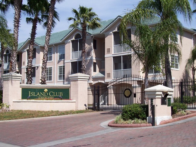 3312 Bay Club Cir-Unit -3312 in Tampa, FL - Building Photo - Building Photo