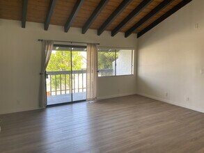 2117 Carnegie Ln, Unit 3 in Redondo Beach, CA - Building Photo - Building Photo