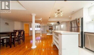 3262 Crimson King Cir in Mississauga, ON - Building Photo - Building Photo