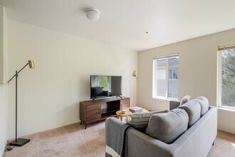 4740 21st Ave NE, Unit SI FL1-ID1013 in Seattle, WA - Building Photo - Building Photo