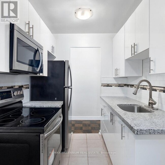 508 Dawes Rd in Toronto, ON - Building Photo - Building Photo