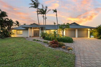 2341 Mayfield Ct in Naples, FL - Building Photo - Building Photo