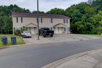 109 Creekside Dr Nw in Calhoun, GA - Building Photo - Building Photo