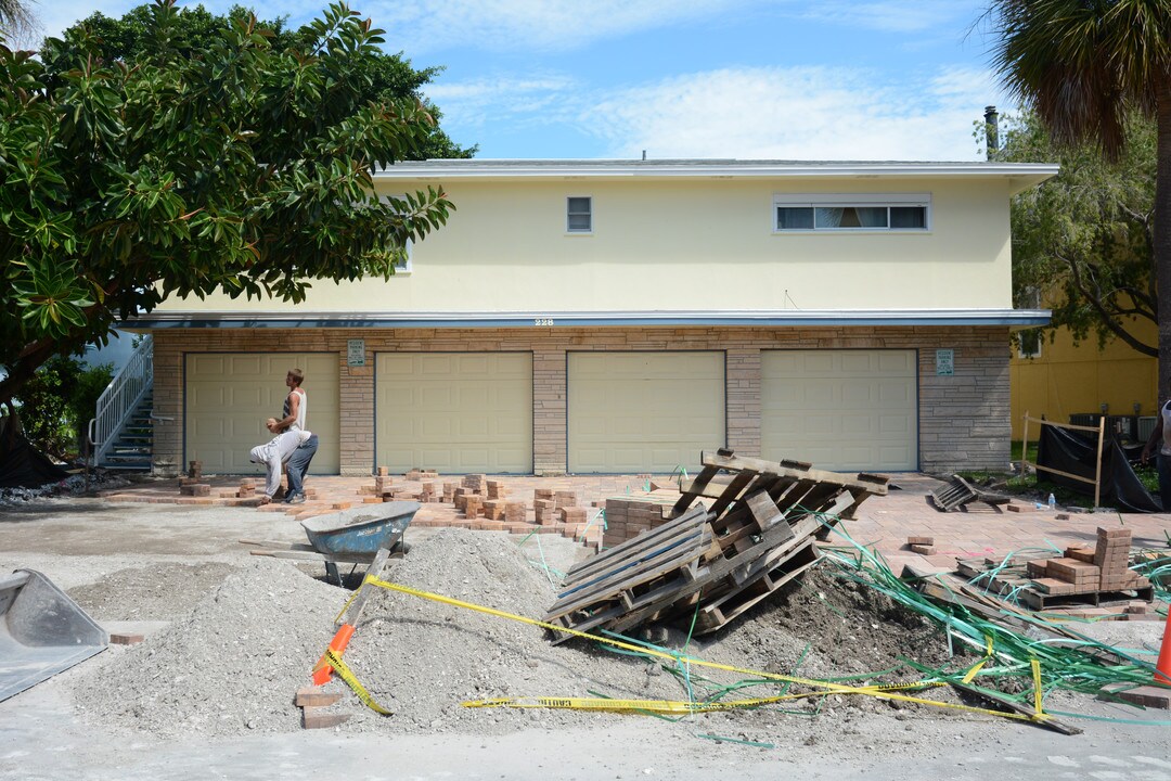 Dolphin Point Apartments in Clearwater, FL - Foto de edificio