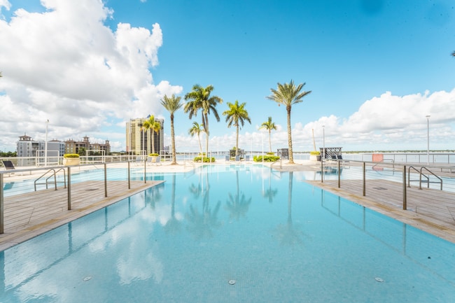 Harbor Grand in Ft. Myers, FL - Building Photo - Building Photo