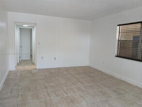15391 S Dixie Hwy in Palmetto Bay, FL - Building Photo - Building Photo