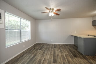 Sullivan's Landing in Sand Springs, OK - Foto de edificio - Interior Photo