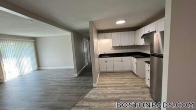 310 Thompson Rd in Webster, MA - Building Photo - Building Photo