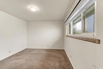 Birch Tree Apartments in Seattle, WA - Building Photo - Building Photo