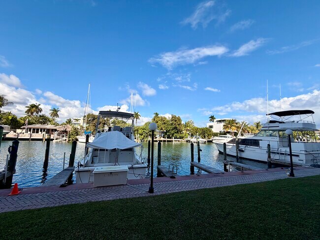 1777 SE 15th St, Unit 107 in Fort Lauderdale, FL - Building Photo - Building Photo