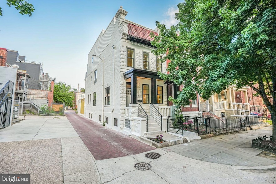 812 6th St NE, Unit 1x1 Apartment in Washington, DC - Building Photo