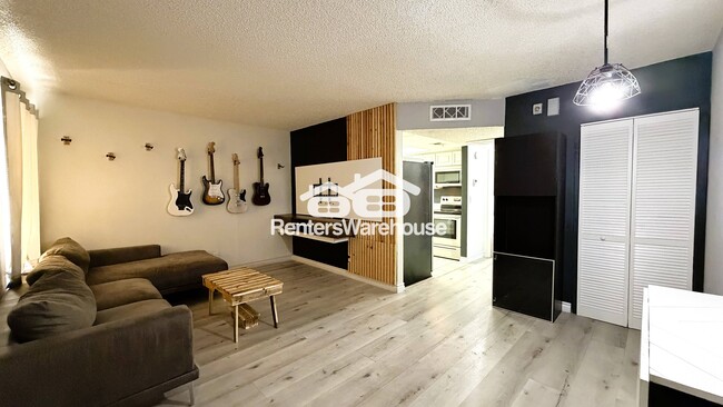 6020 Carmen Blvd in Las Vegas, NV - Building Photo - Building Photo