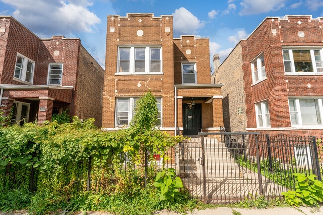 property at 4634 S Sawyer Ave