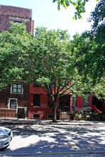 317 W 18th St in New York, NY - Building Photo - Building Photo